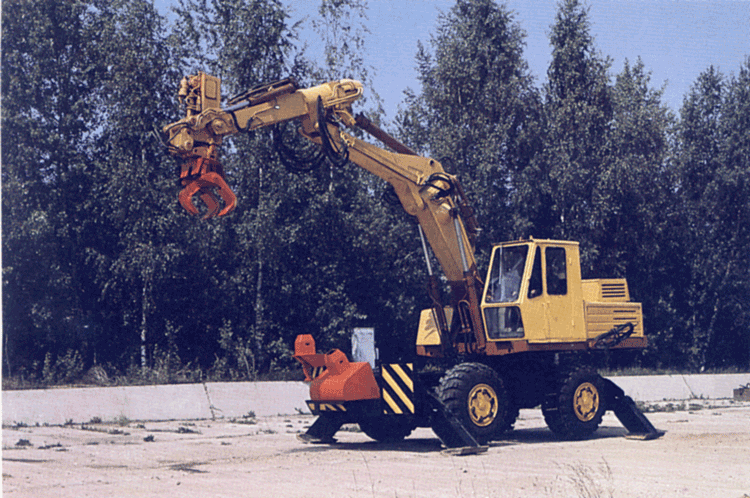 excavator-with-special-attachment